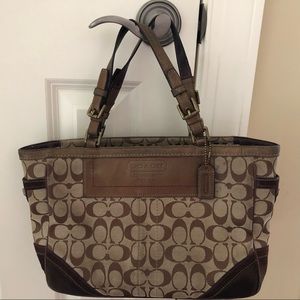 Coach vintage bag. Signature with bronze leather